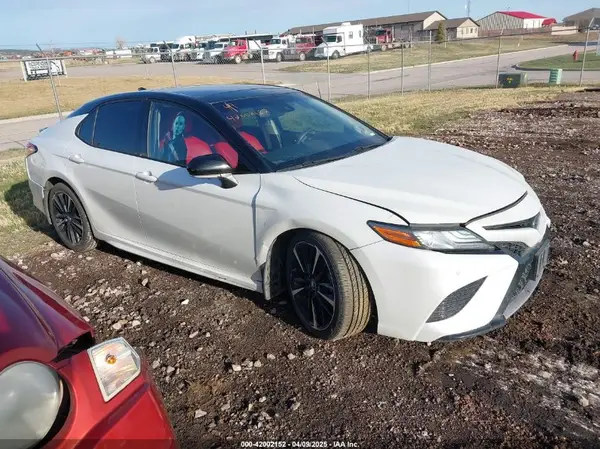 4T1BZ1HK2JU020220 2018 TOYOTA CAMRY - Image 1