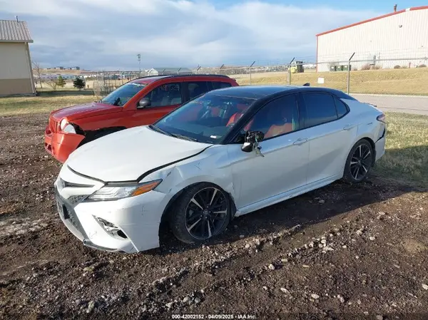 4T1BZ1HK2JU020220 2018 TOYOTA CAMRY - Image 2