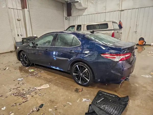 4T1BZ1HK2JU504355 2018 TOYOTA CAMRY - Image 2