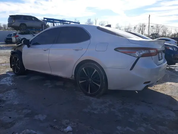 4T1BZ1HK2KU028867 2019 TOYOTA CAMRY - Image 2