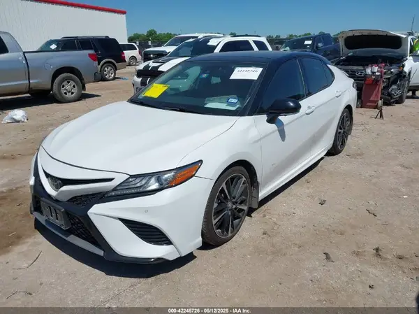 4T1BZ1HK2KU029579 2019 TOYOTA CAMRY - Image 2