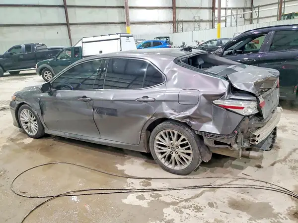 4T1BZ1HK3JU001479 2018 TOYOTA CAMRY - Image 2