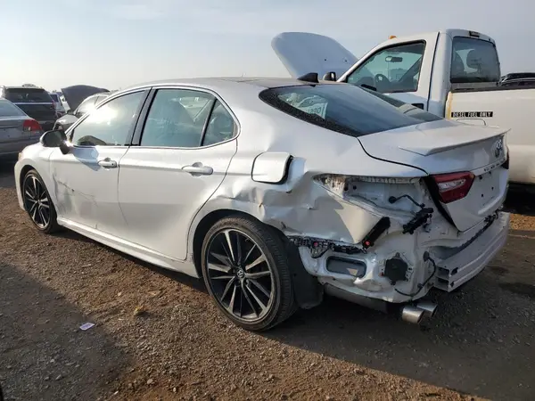 4T1BZ1HK3JU004219 2018 TOYOTA CAMRY - Image 2