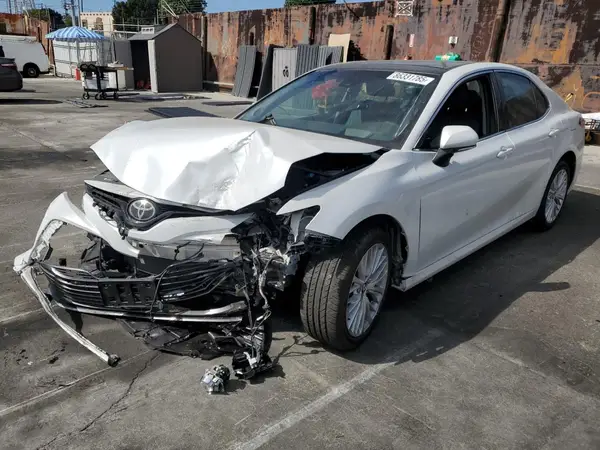 4T1BZ1HK3JU006889 2018 TOYOTA CAMRY - Image 1