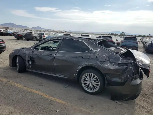 4T1BZ1HK3JU007590 2018 TOYOTA CAMRY - Image 2
