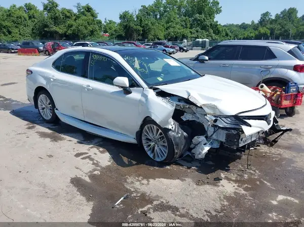 4T1BZ1HK3JU008836 2018 TOYOTA CAMRY - Image 1