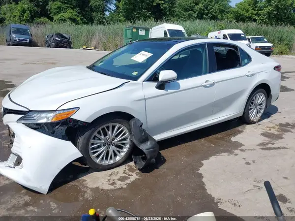 4T1BZ1HK3JU008836 2018 TOYOTA CAMRY - Image 2