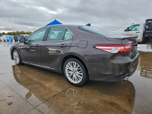4T1BZ1HK3JU010358 2018 TOYOTA CAMRY - Image 2