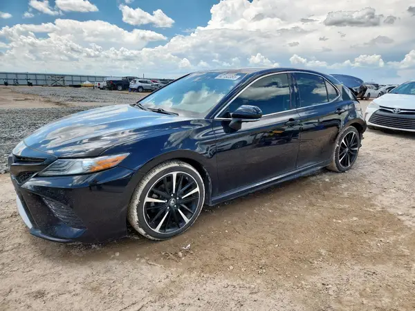 4T1BZ1HK3JU011364 2018 TOYOTA CAMRY - Image 1