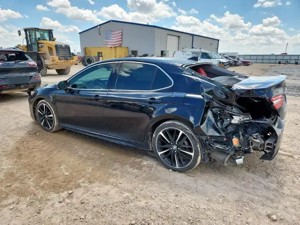 4T1BZ1HK3JU011364 2018 TOYOTA CAMRY - Image 2