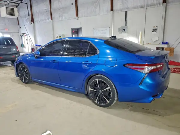 4T1BZ1HK3JU012045 2018 TOYOTA CAMRY - Image 2