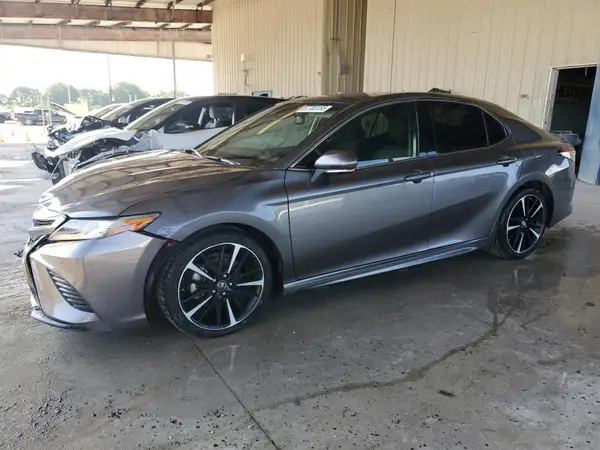 4T1BZ1HK3JU012515 2018 TOYOTA CAMRY - Image 1