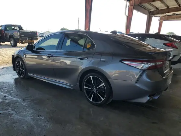4T1BZ1HK3JU012515 2018 TOYOTA CAMRY - Image 2