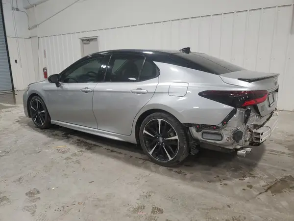 4T1BZ1HK3JU013471 2018 TOYOTA CAMRY - Image 2