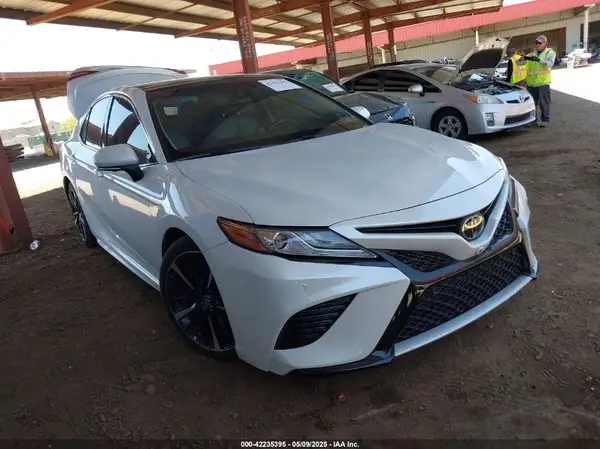 4T1BZ1HK3JU014085 2018 TOYOTA CAMRY - Image 1