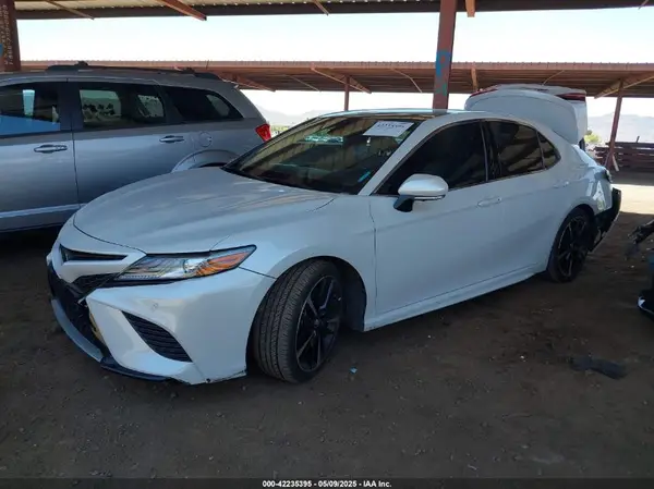4T1BZ1HK3JU014085 2018 TOYOTA CAMRY - Image 2