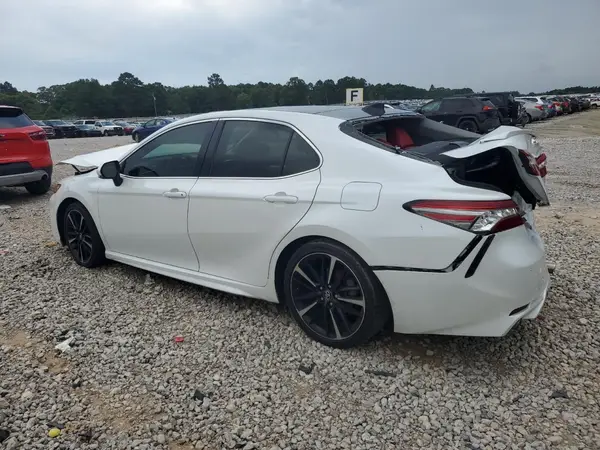 4T1BZ1HK3JU017195 2018 TOYOTA CAMRY - Image 2