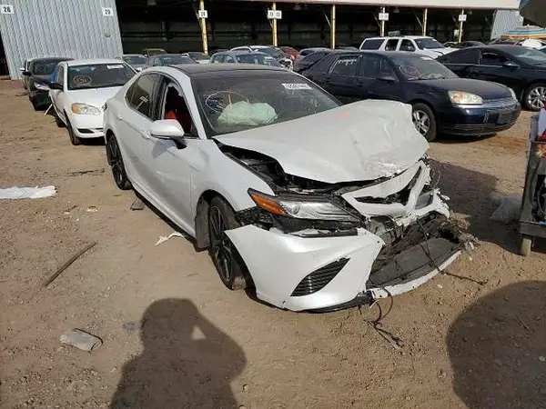 4T1BZ1HK3JU017892 2018 TOYOTA CAMRY - Image 1