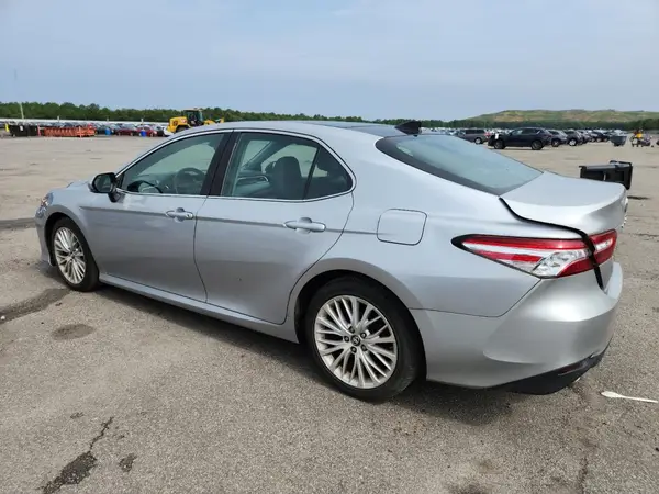 4T1BZ1HK3JU020050 2018 TOYOTA CAMRY - Image 2