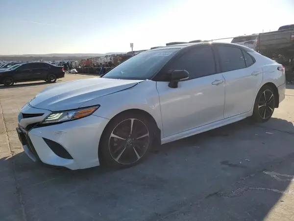 4T1BZ1HK3JU021537 2018 TOYOTA CAMRY - Image 1