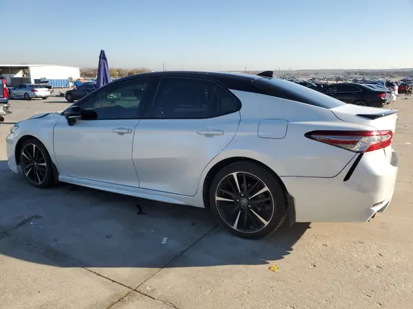 4T1BZ1HK3JU021537 2018 TOYOTA CAMRY - Image 2