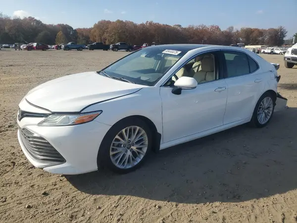 4T1BZ1HK3JU503389 2018 TOYOTA CAMRY - Image 1