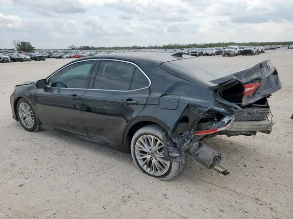 4T1BZ1HK3JU503523 2018 TOYOTA CAMRY - Image 2