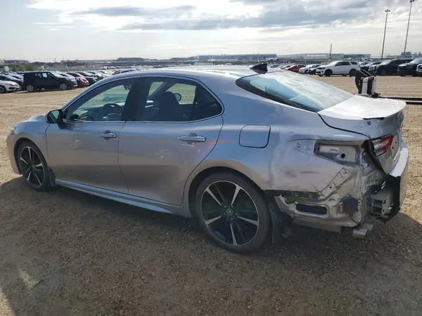 4T1BZ1HK3JU504607 2018 TOYOTA CAMRY - Image 2