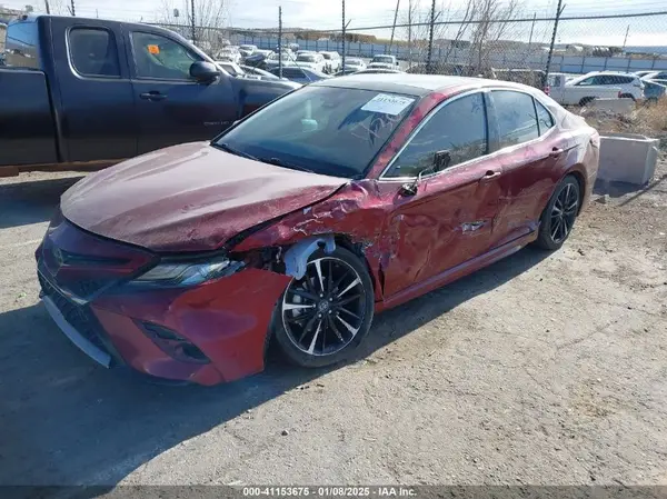 4T1BZ1HK3JU505739 2018 TOYOTA CAMRY - Image 2