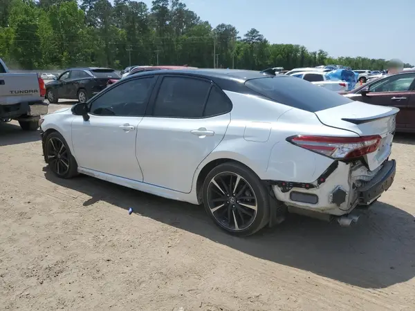 4T1BZ1HK3KU022107 2019 TOYOTA CAMRY - Image 2