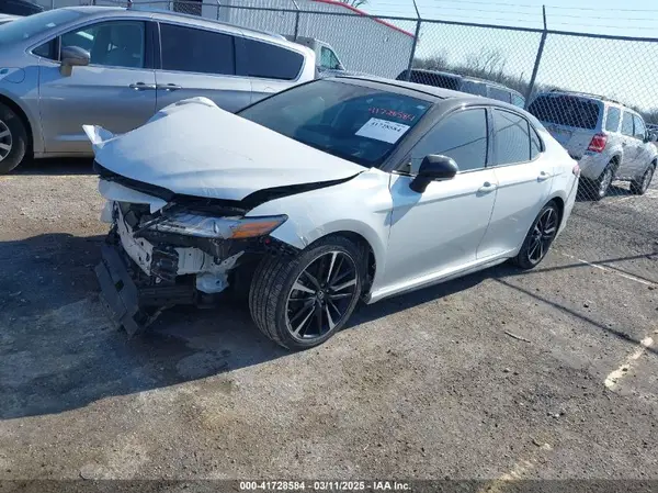 4T1BZ1HK3KU027579 2019 TOYOTA CAMRY - Image 2