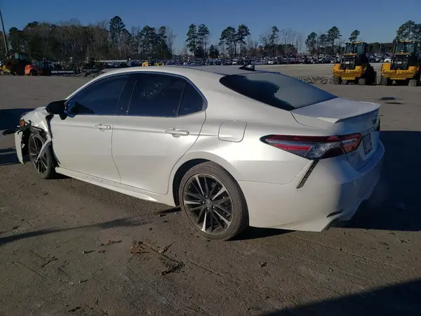 4T1BZ1HK3KU032295 2019 TOYOTA CAMRY - Image 2