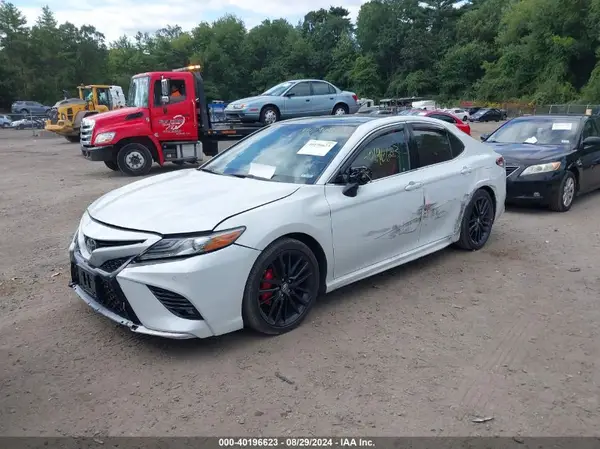 4T1BZ1HK4JU001863 2018 TOYOTA CAMRY - Image 2