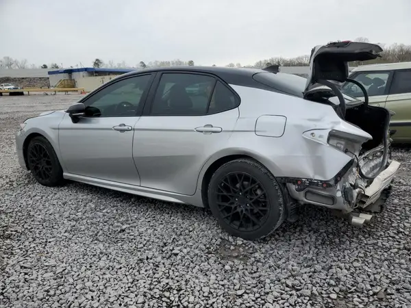 4T1BZ1HK4JU002592 2018 TOYOTA CAMRY - Image 2