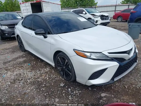 4T1BZ1HK4JU003810 2018 TOYOTA CAMRY - Image 1