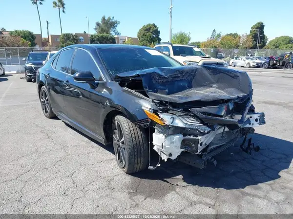 4T1BZ1HK4JU005931 2018 TOYOTA CAMRY - Image 1