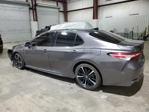 4T1BZ1HK4JU008098 2018 TOYOTA CAMRY - Image 2