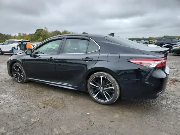 4T1BZ1HK4JU009297 2018 TOYOTA CAMRY - Image 2