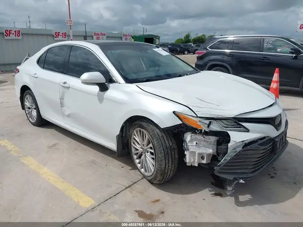 4T1BZ1HK4JU010286 2018 TOYOTA CAMRY - Image 1