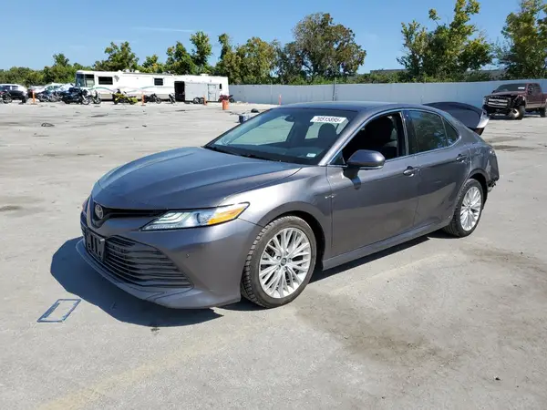 4T1BZ1HK4JU010434 2018 TOYOTA CAMRY - Image 1