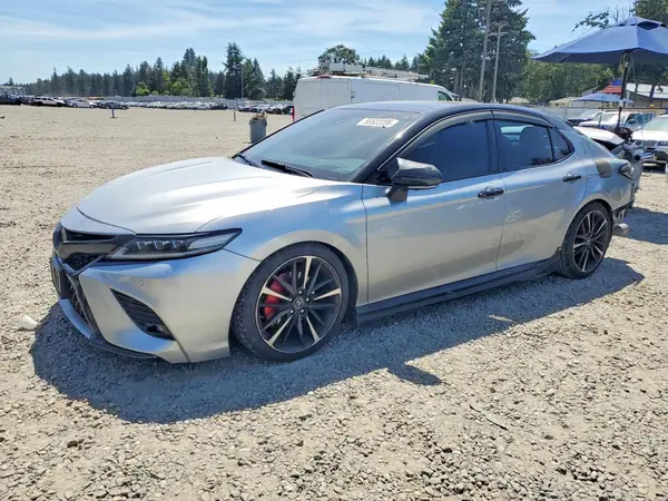 4T1BZ1HK4JU015617 2018 TOYOTA CAMRY - Image 1