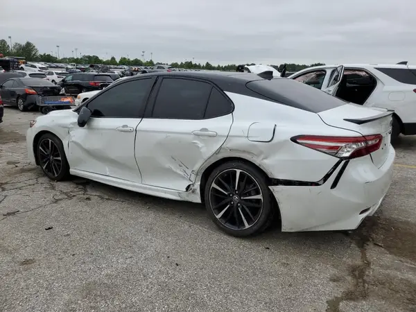 4T1BZ1HK4JU016119 2018 TOYOTA CAMRY - Image 2