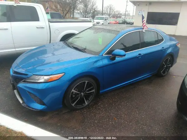 4T1BZ1HK4JU017058 2018 TOYOTA CAMRY - Image 2