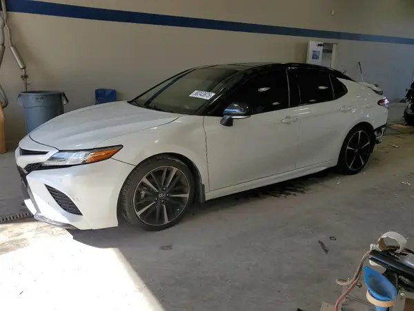 4T1BZ1HK4JU017111 2018 TOYOTA CAMRY - Image 1