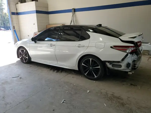 4T1BZ1HK4JU017111 2018 TOYOTA CAMRY - Image 2