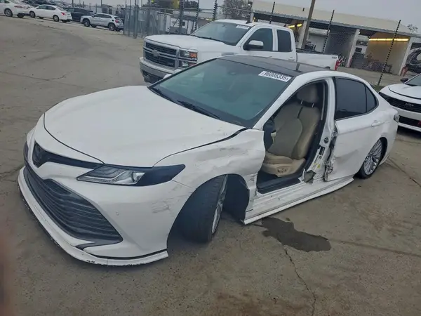 4T1BZ1HK4JU017528 2018 TOYOTA CAMRY - Image 1