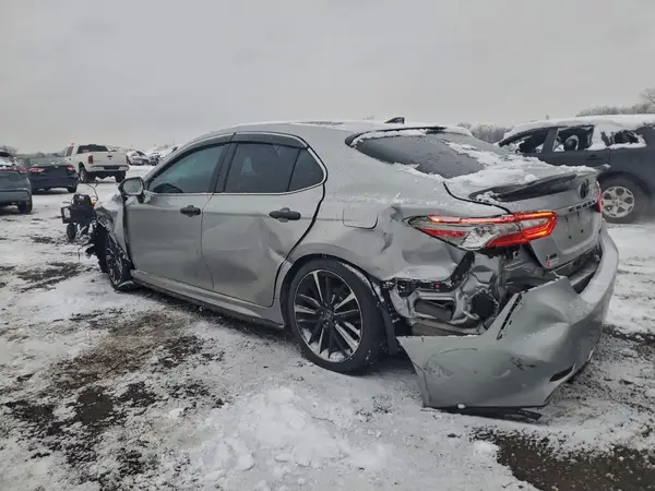 4T1BZ1HK4JU020025 2018 TOYOTA CAMRY - Image 2