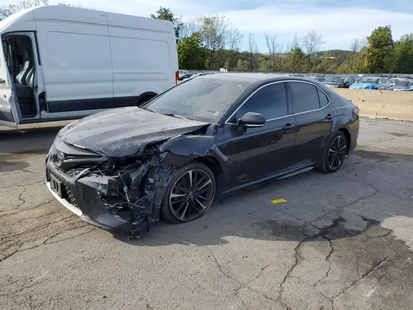 4T1BZ1HK4JU020641 2018 TOYOTA CAMRY - Image 1