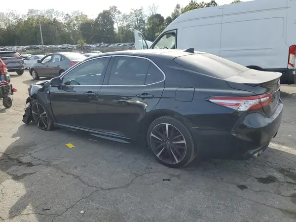 4T1BZ1HK4JU020641 2018 TOYOTA CAMRY - Image 2
