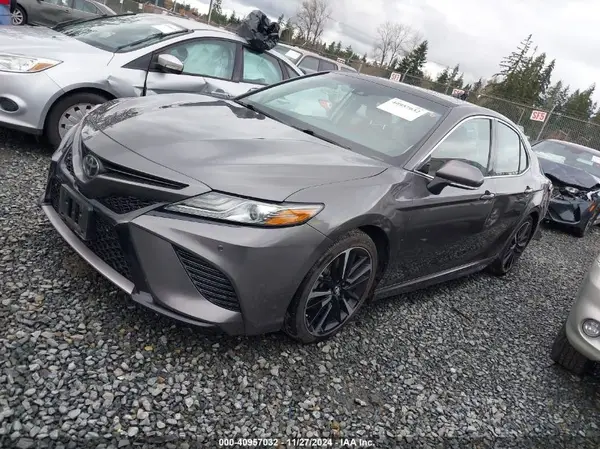 4T1BZ1HK4JU020672 2018 TOYOTA CAMRY - Image 2